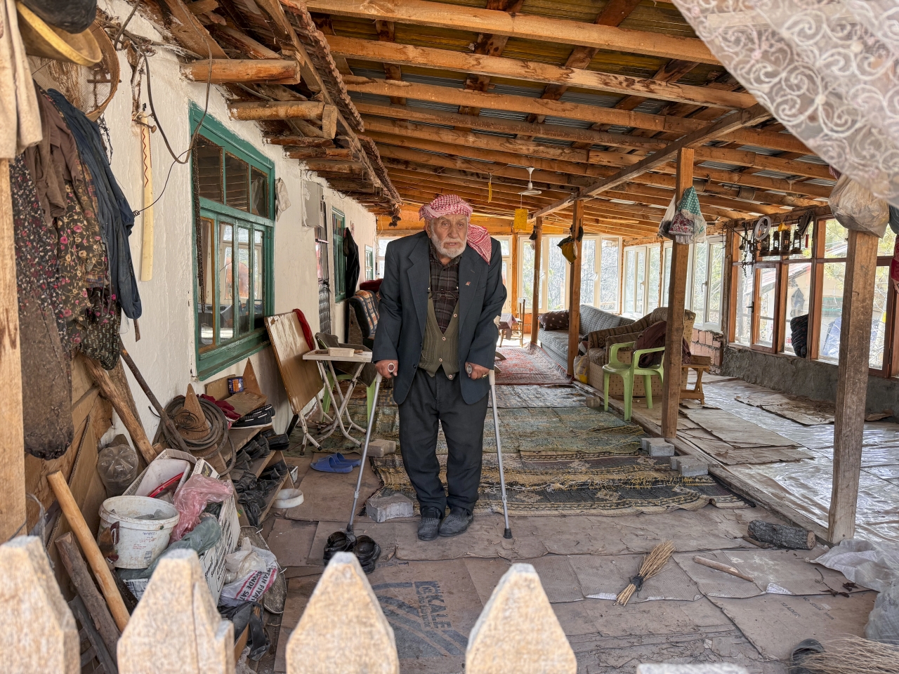 Uşaklı Şevket Dede, Asırlık Su Değirmeninde 54 Yıldır Buğday Öğütüyor