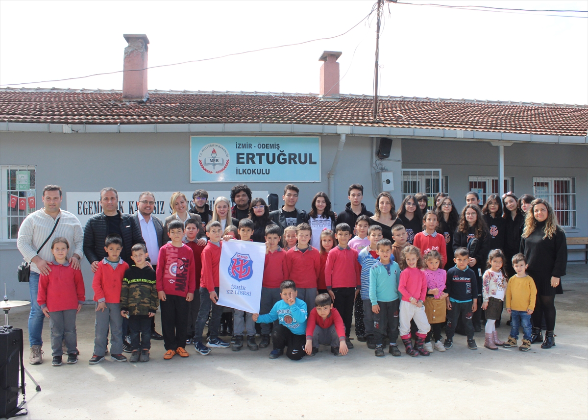 İzmir Kız Lisesinden Ödemiş'teki Ertuğrul İlkokuluna dostluk köprüsü