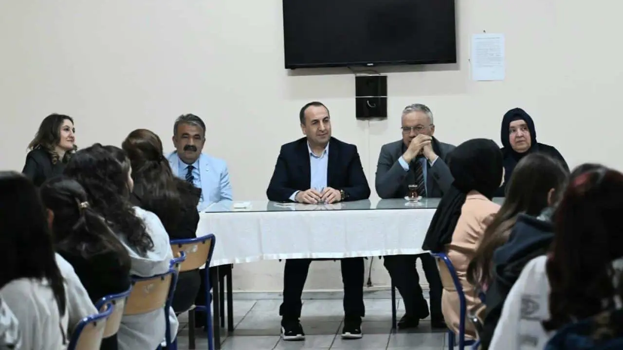 Uşak Milli Eğitim Müdürü Öğrencilerle İftar Yaptı