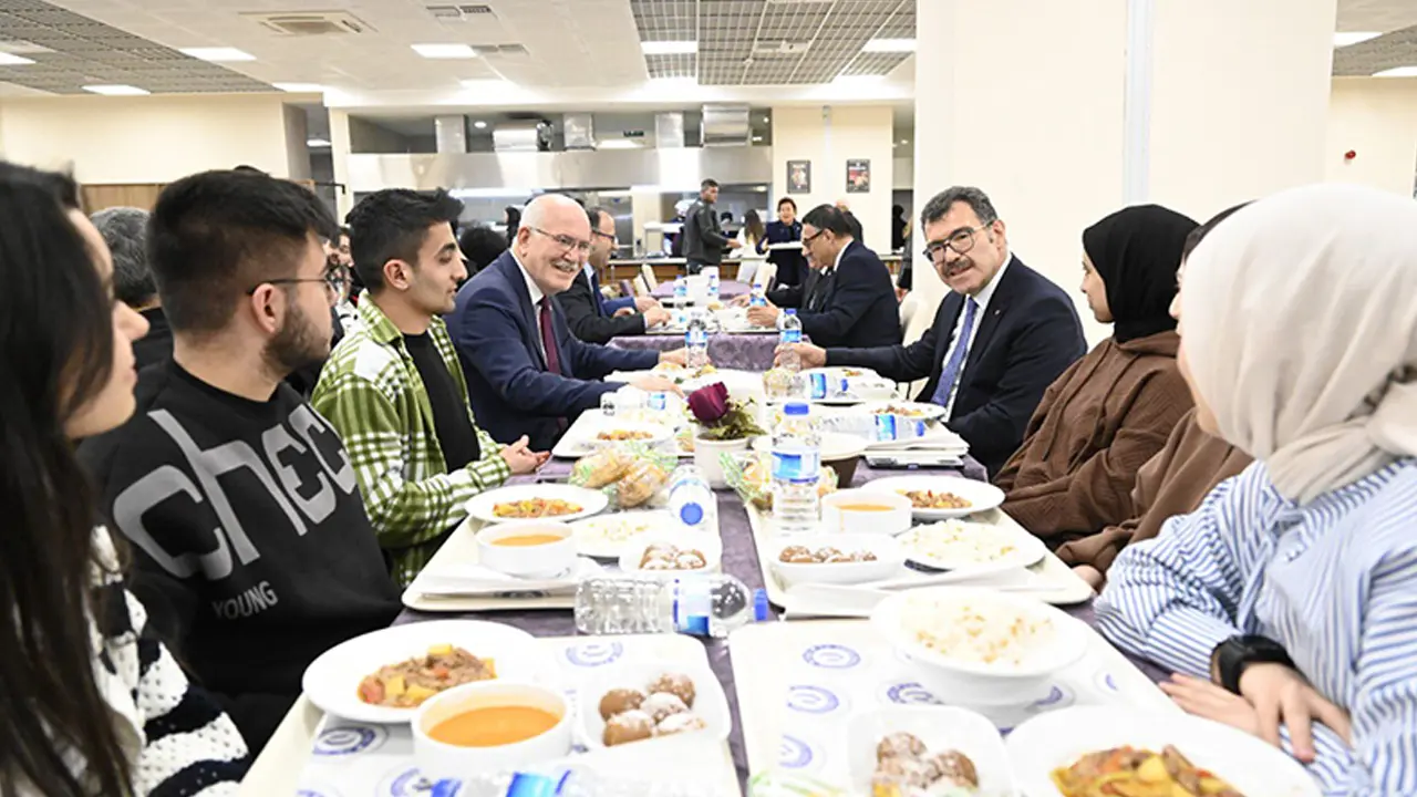 Tübitak Başkanı Mandal, Uşak Üniversitesi Öğrencileriyle Bir Araya Geldi