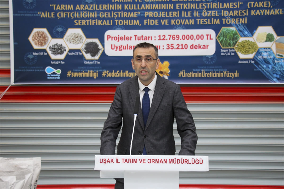 Uşak'ta Çiftçilere Ücretsiz Tohum, Fide ve Arı Kovanı Dağıtıldı