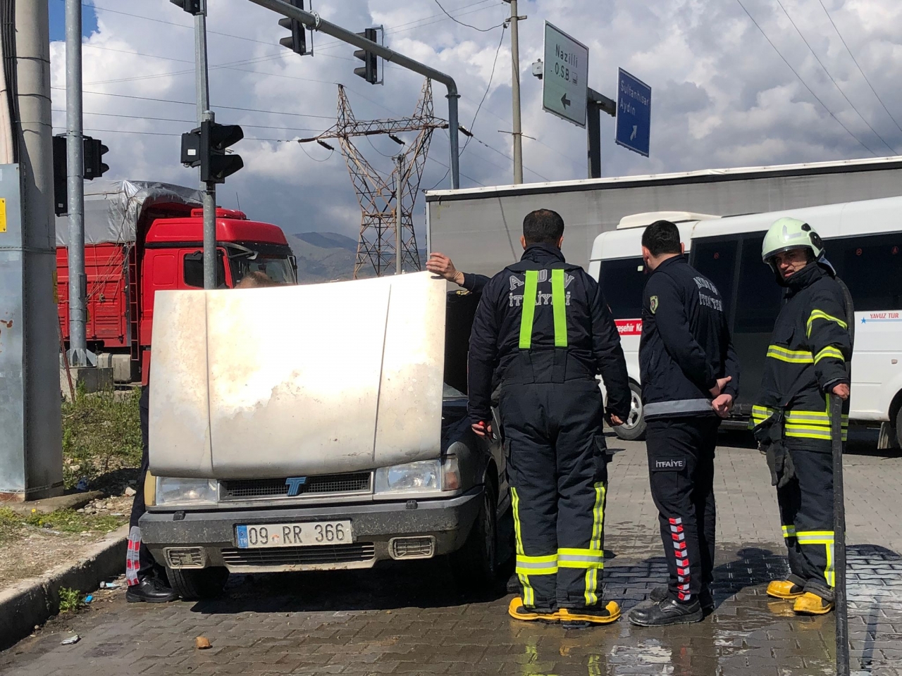 Nazilli'de Mehmet Yetiş'e Ait Otomobil Yangında Kullanılamaz Hale Geldi
