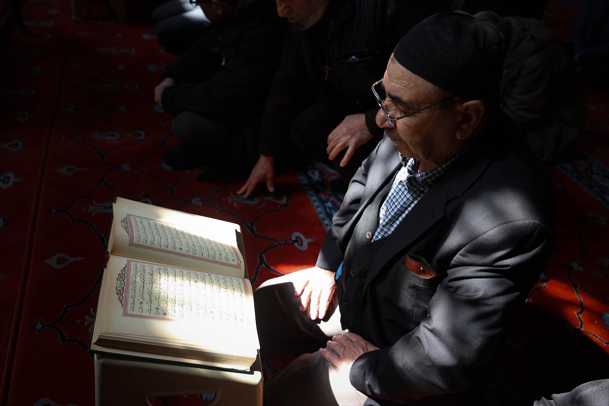 Ramazan ayının ilk cuma namazı kılındı