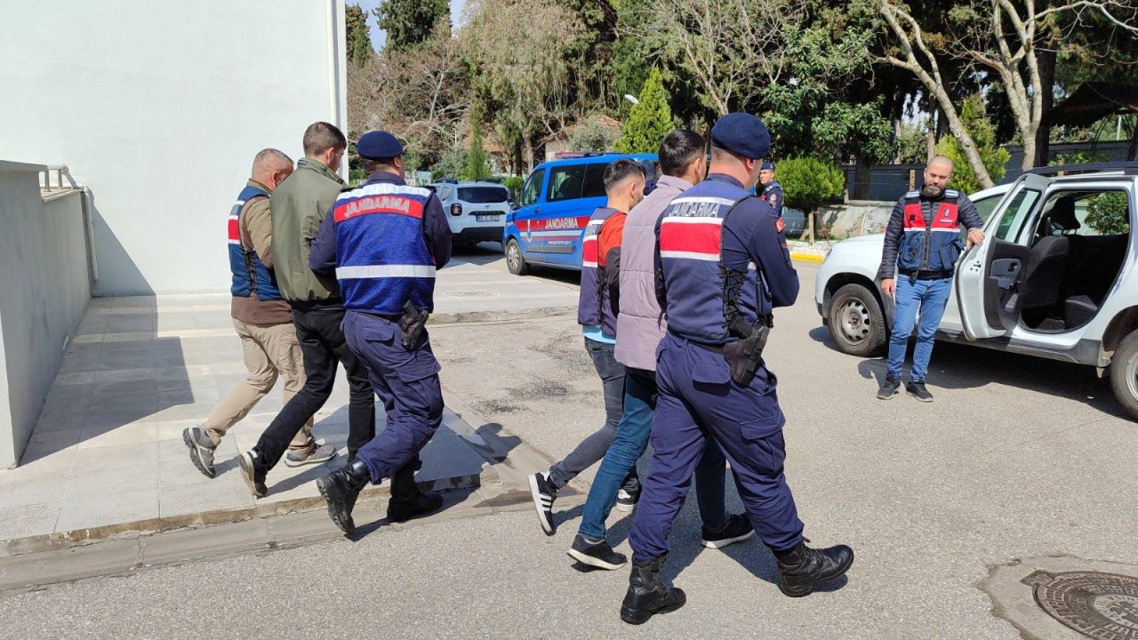 Manisa'daki terör operasyonunda yakalanan 2 kişi tutuklandı