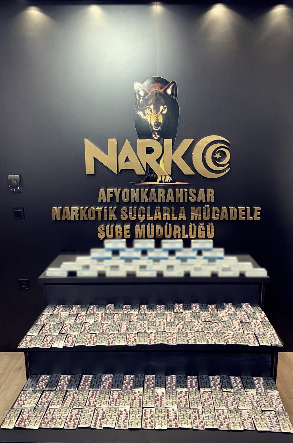 Afyonkarahisar'daki uyuşturucu operasyonlarında gözaltına alınan 2 şüpheliden biri tutuklandı