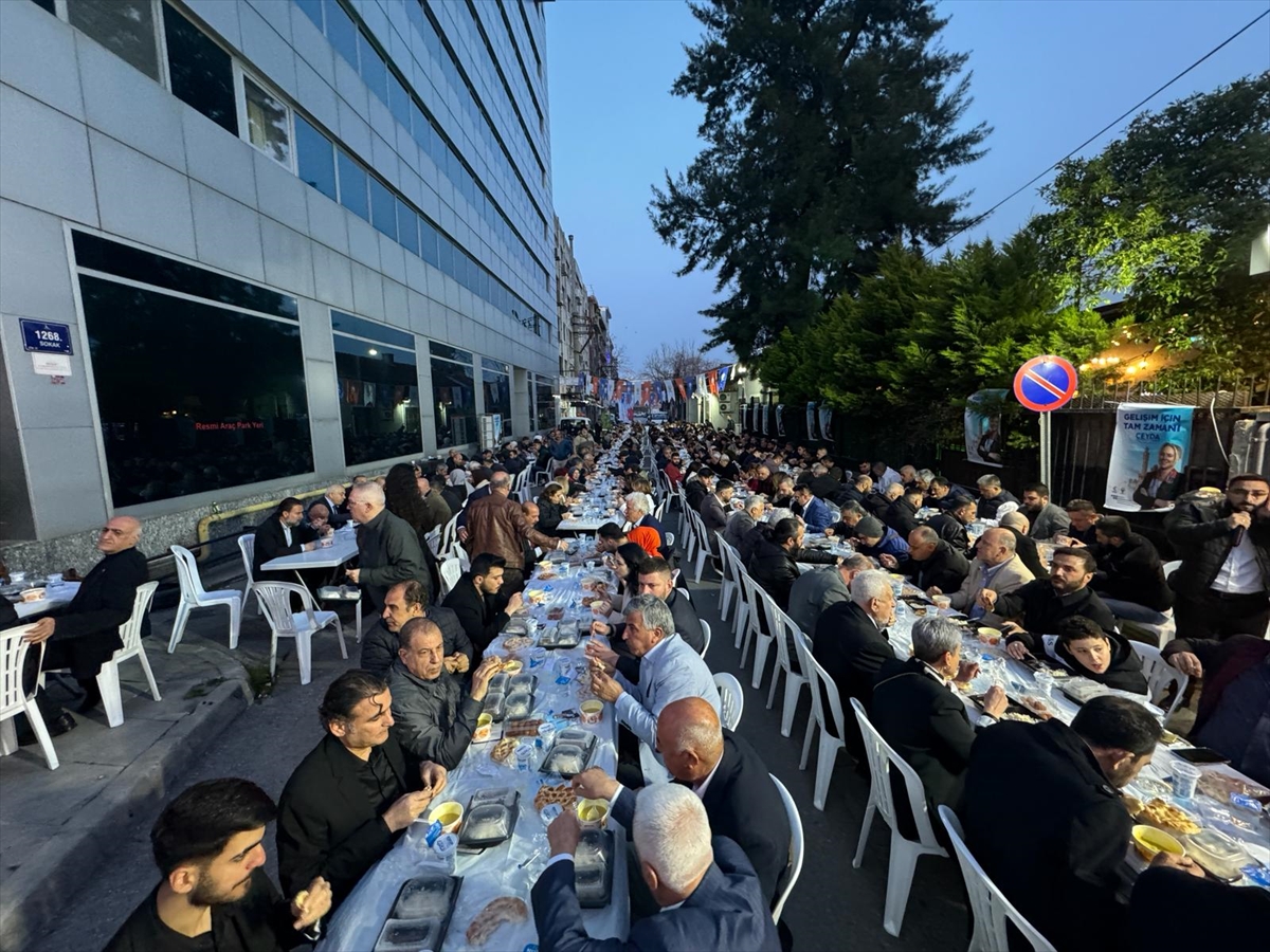 AK Parti'li İnan, İzmir'de iftar programında konuştu: