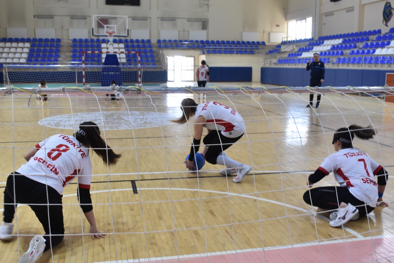 Golbol Kadın Milli Takımı oyuncusu Fatmagül Güler başarısını disiplinli çalışmaya borçlu
