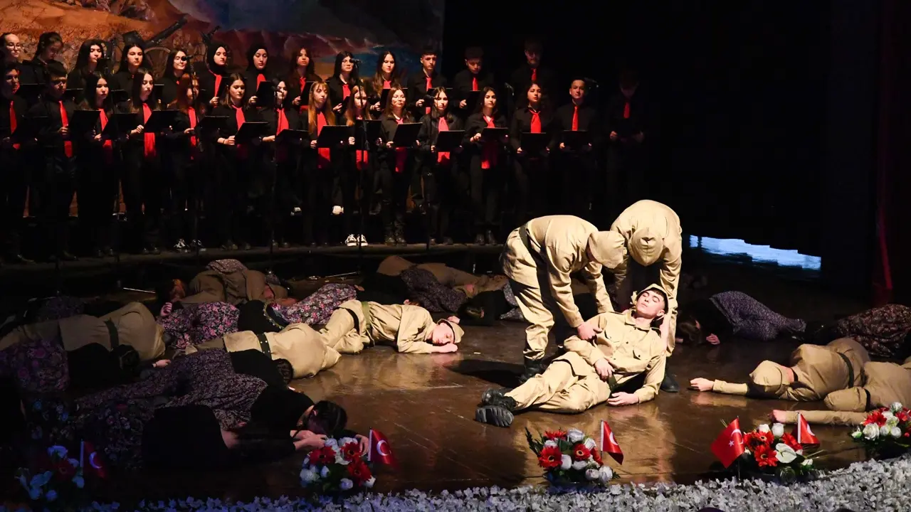 Uşak’ta Anadolu Lisesi Öğrencileri Çanakkale Zaferini Yeniden Yaşattı