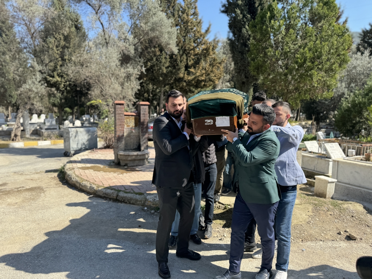 Kamboçya'da öldürülen Türk vatandaşı, İzmir'de son yolculuğuna uğurlandı