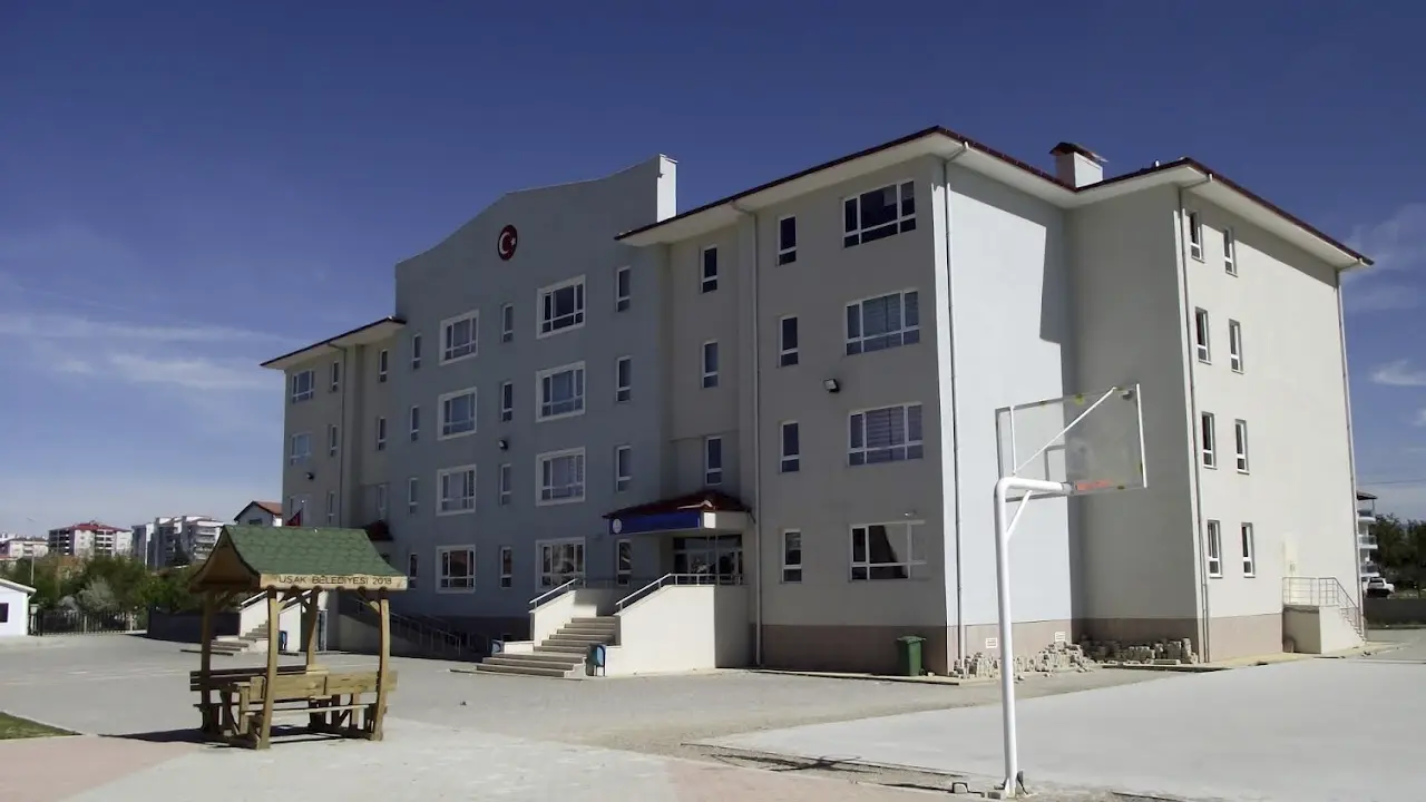 Uşak'ta Bir Veli, Kızı'nın Yerini Değiştiren Öğretmene Saldırdı