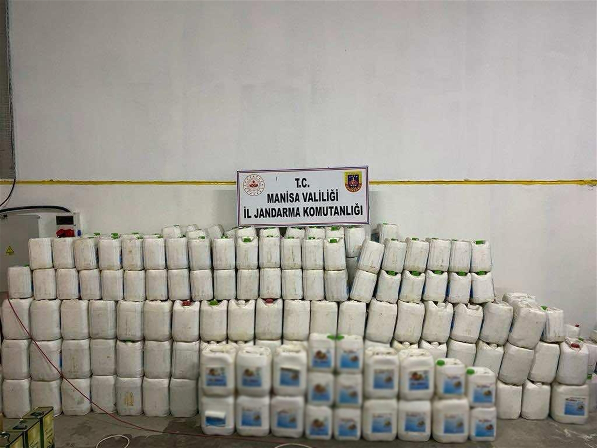 Akhisar'da Kilolarca Sahte Zeytinyağı ve Sıvı Gübre Ele Geçirildi