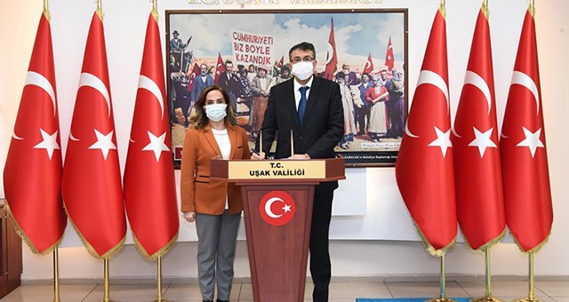 Kütahya Valisi Ali Çelik’ten, Vali Funda Kocabıyık’a Ziyaret