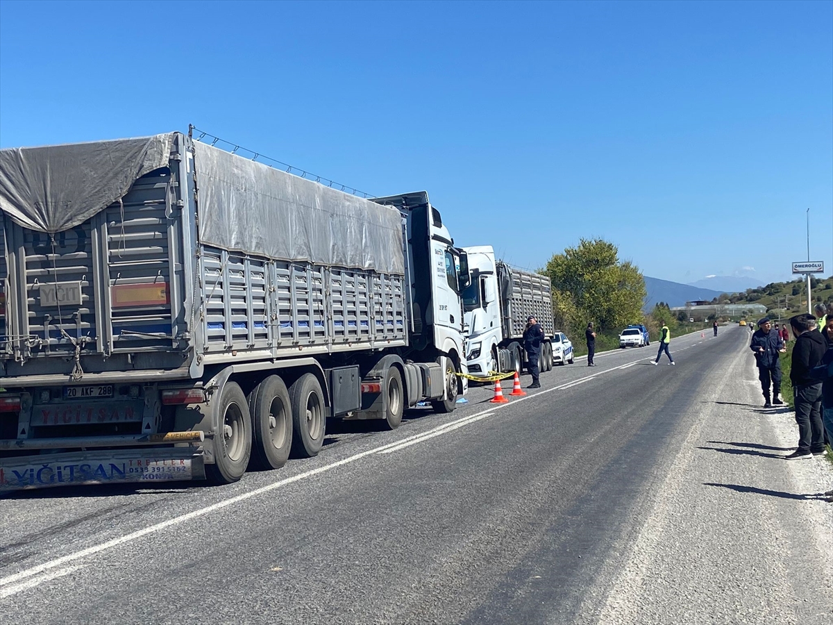 İzmir'de Arızalanan Aracından İnen Çetin Yağcı Tırın Çarpmasıyla Öldü