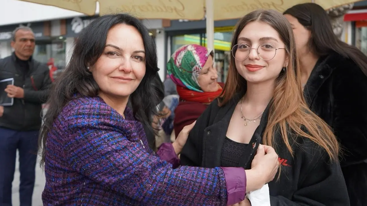 Uşak Mhp Kadın Kolları  Partinin Asenaları Oldu