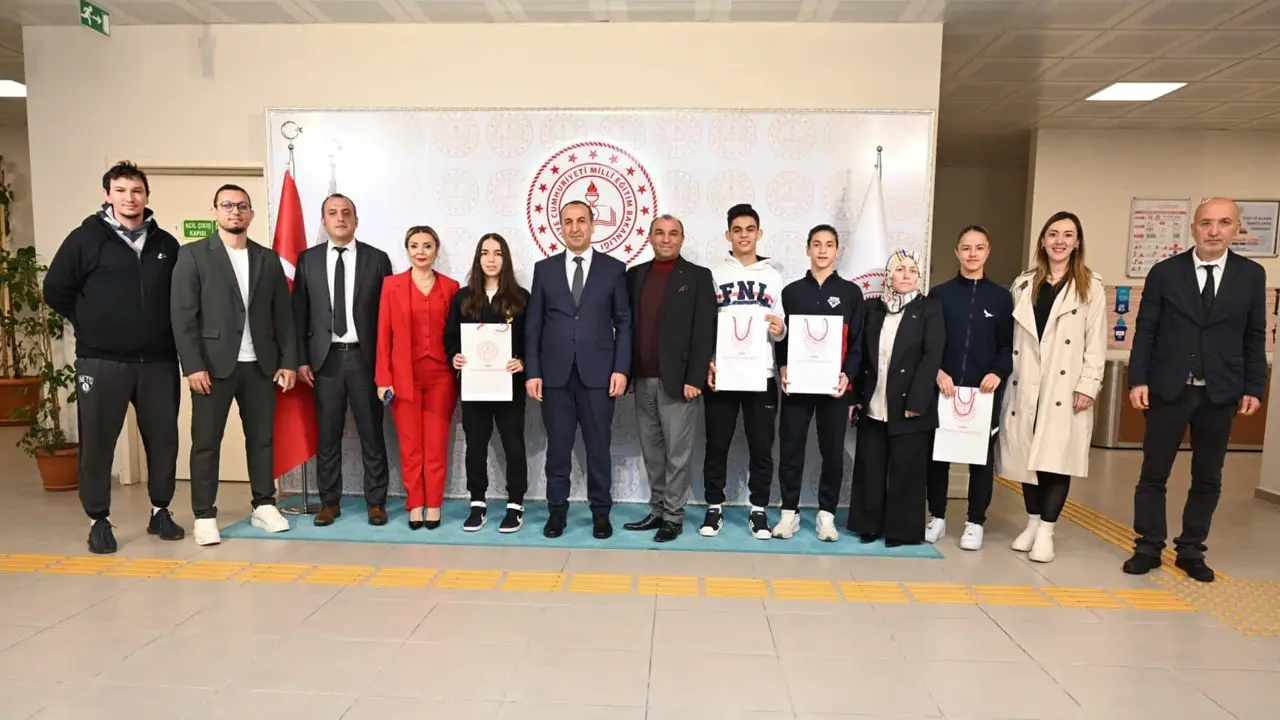 Uşak Milli Eğitim Müdürü Karateci Öğrencileri Ağırladı
