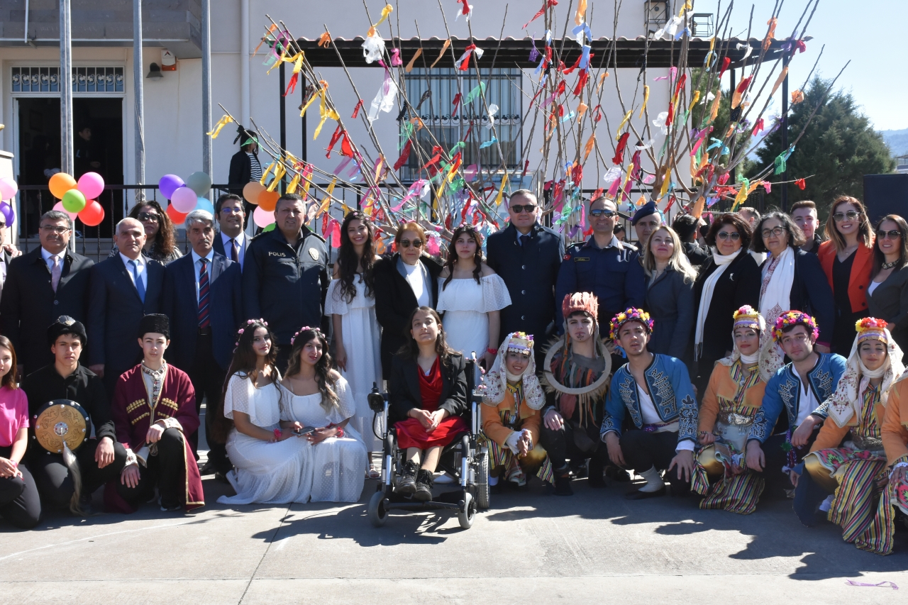 Nevruz Bayramı Kemalpaşa'da etkinliklerle kutlandı