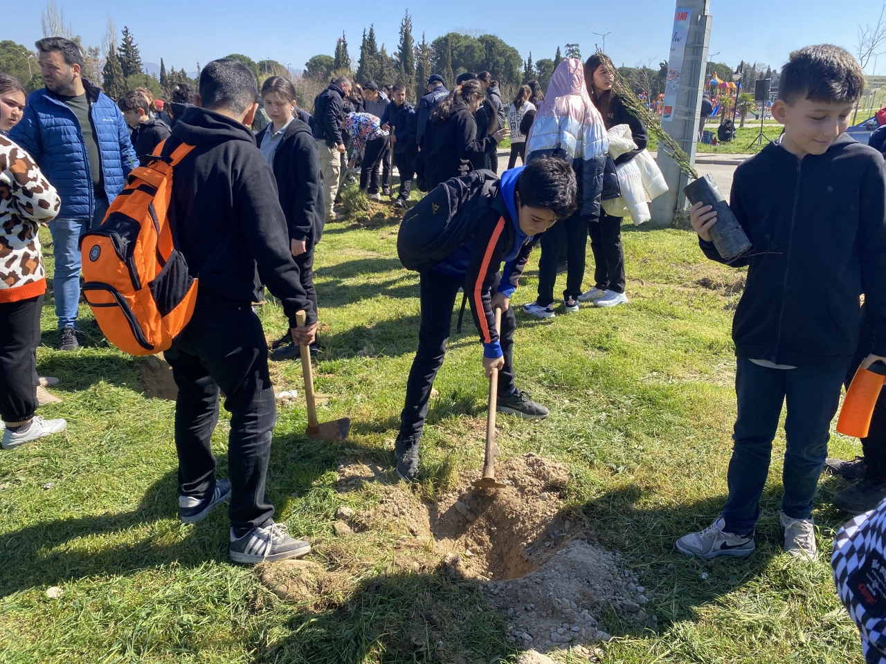 Alaşehir'de fidan dikim etkinliği düzenlendi