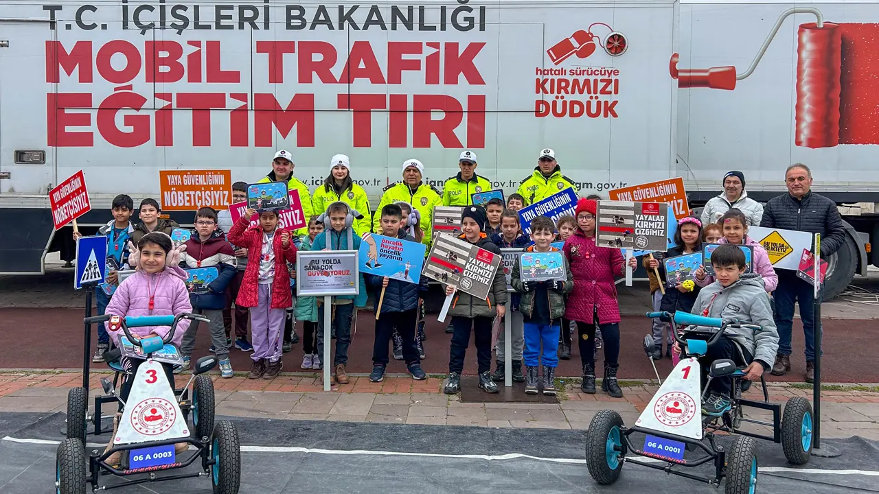 Uşak’ta Minik Yüreklere Trafik Kuralları Aşılandı