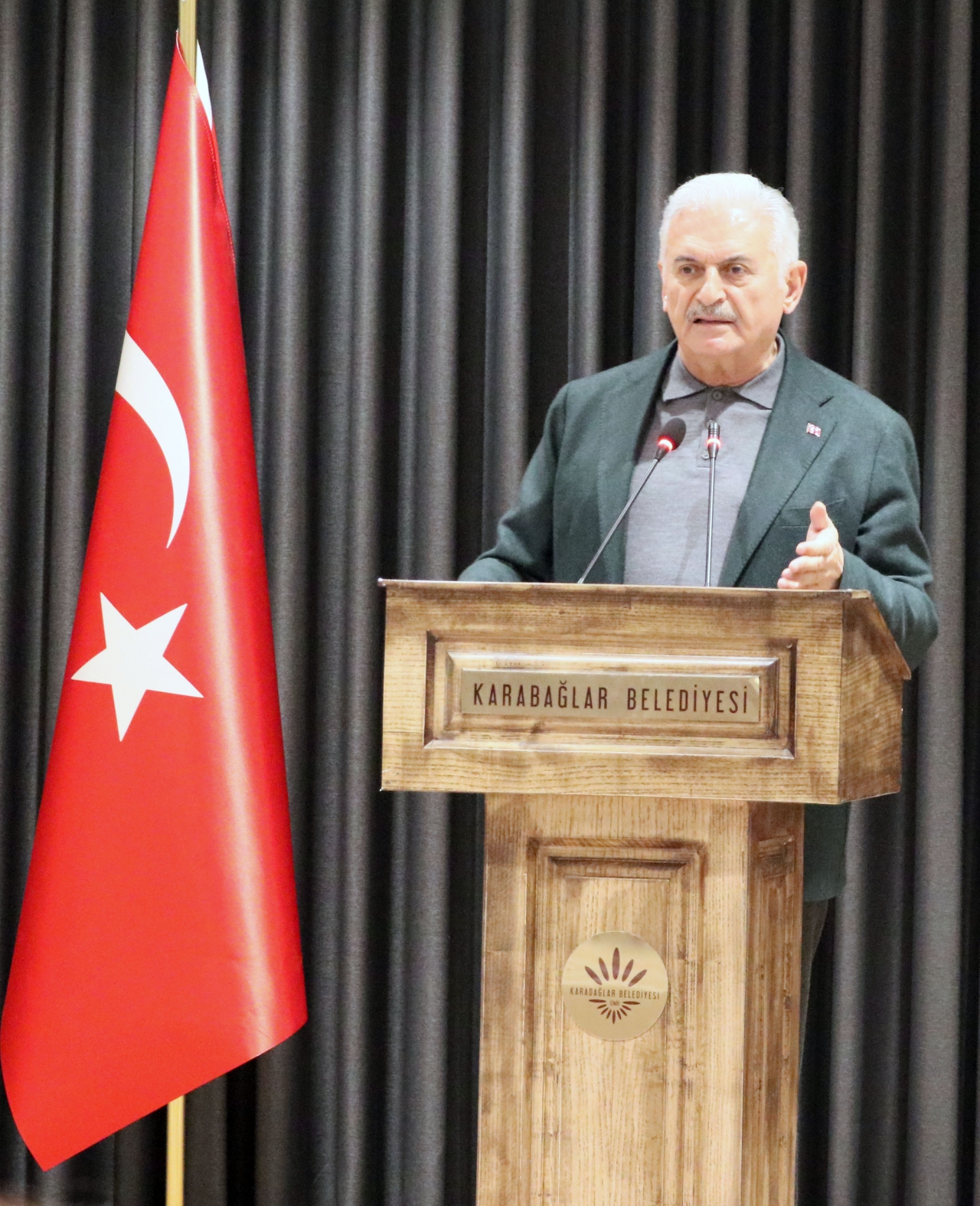 Eski TBMM Başkanı Yıldırım, İzmir'de iftar programına katıldı