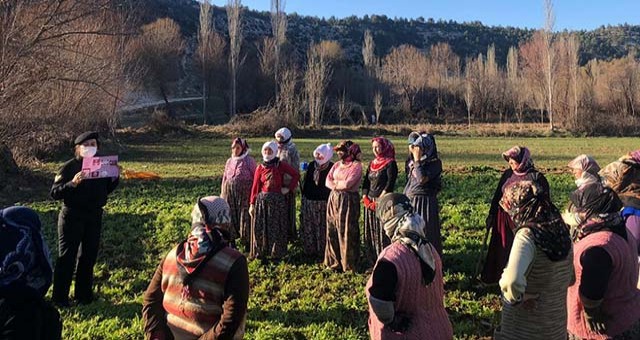 KÖYLÜ KADINLARIMIZ, KADINA ŞİDDET KONUSUNDA BİLGİLENDİRİLDİ