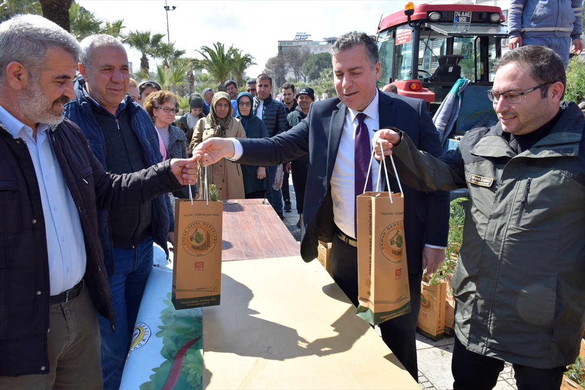 Turgutlu'da Orman Haftası kapsamında fidan dağıtımı