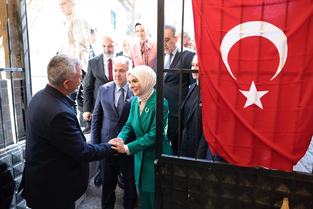 Aile ve Sosyal Hizmetler Bakanı Göktaş'tan şehit ailesine taziye ziyareti