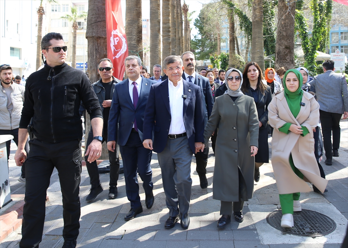 Gelecek Partisi Genel Başkanı Davutoğlu, Denizli'de seçim çalışmaları yürüttü