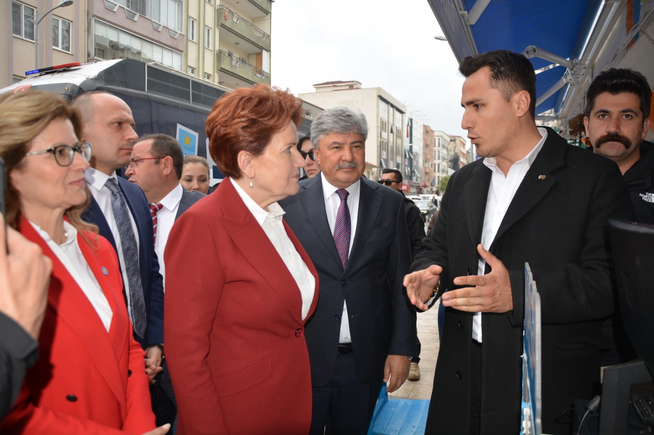 İYİ Parti Genel Başkanı Akşener, Muğla'da esnafı ziyaret etti