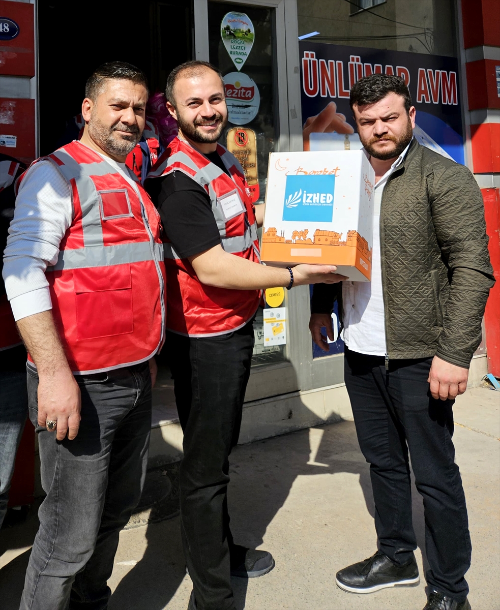 İZHED, ihtiyaç sahiplerine ramazan yardımı yaptı