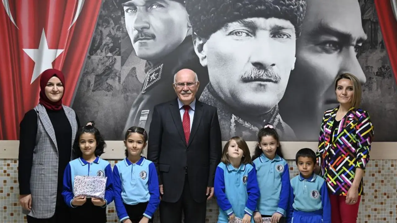 Miniklerden Uşak Üniversitesi Rektörü Savaş’a İlk Mektup