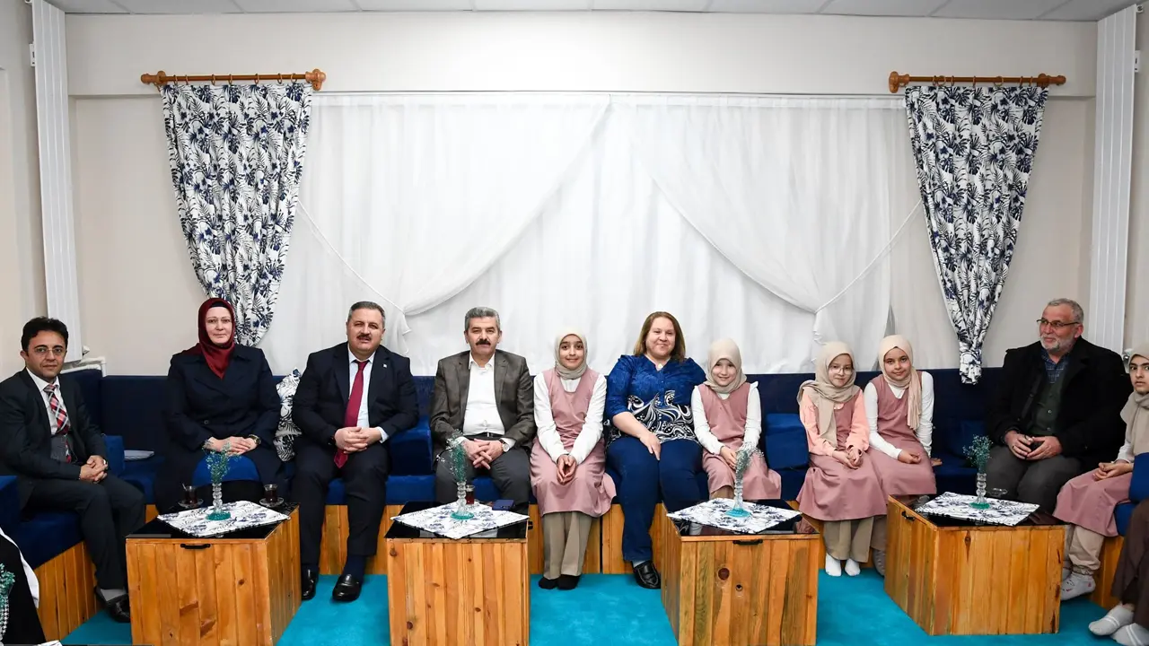 Vali Ergün Küçük Hafızlarla Bir Araya Geldi