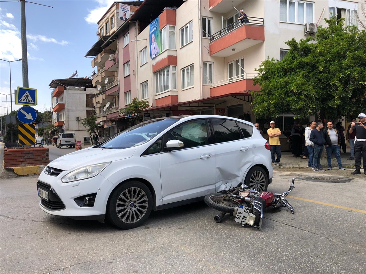 Nazilli'de otomobil ile motosikletin çarpıştığı kazada bir kişi yaralandı