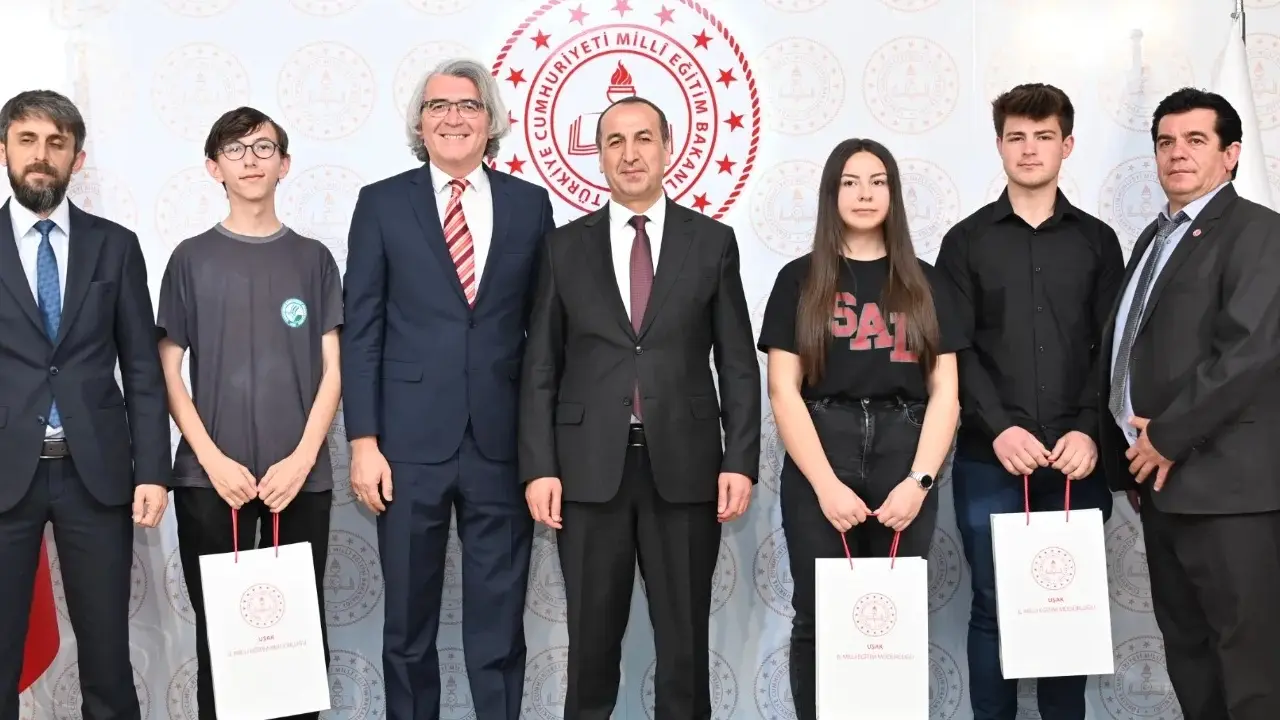 Dilimiz Zenginliğimiz Projesinde Dereceye Giren Öğrencilere Ödül