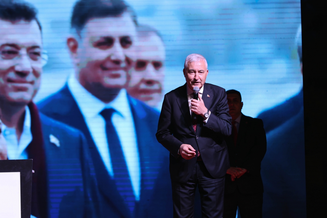 CHP Genel Başkanı Özgür Özel, İzmir'de iftar programına katıldı