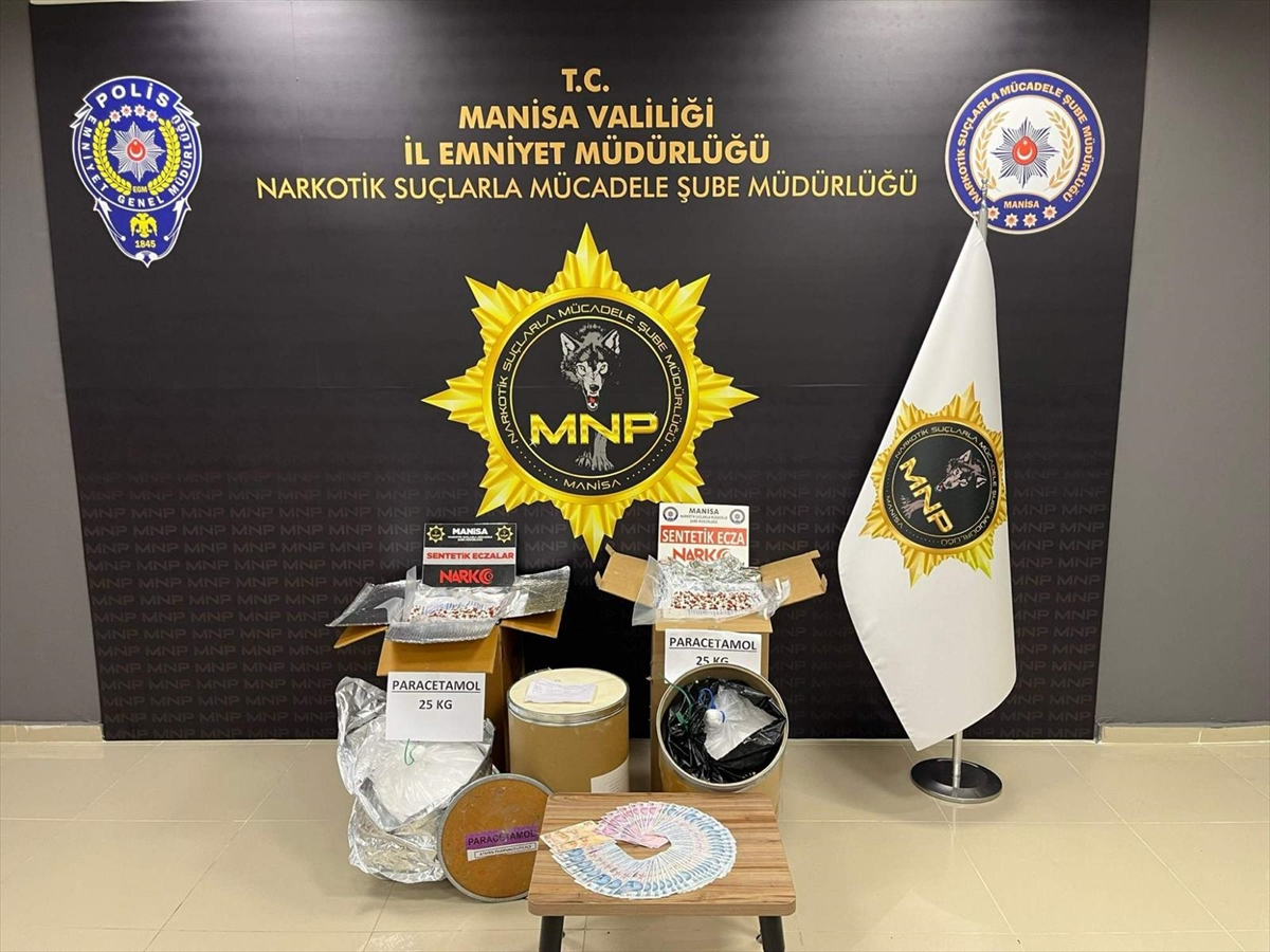 Manisa'da hafif ticari araçta sentetik ecza ele geçirildi, 1 kişi tutuklandı