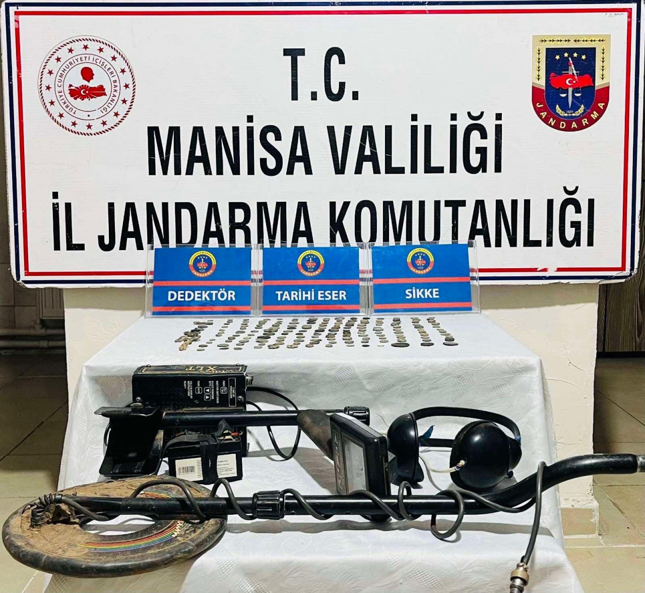Manisa'da antik kentte dedektörle arama yapan kişi gözaltına alındı