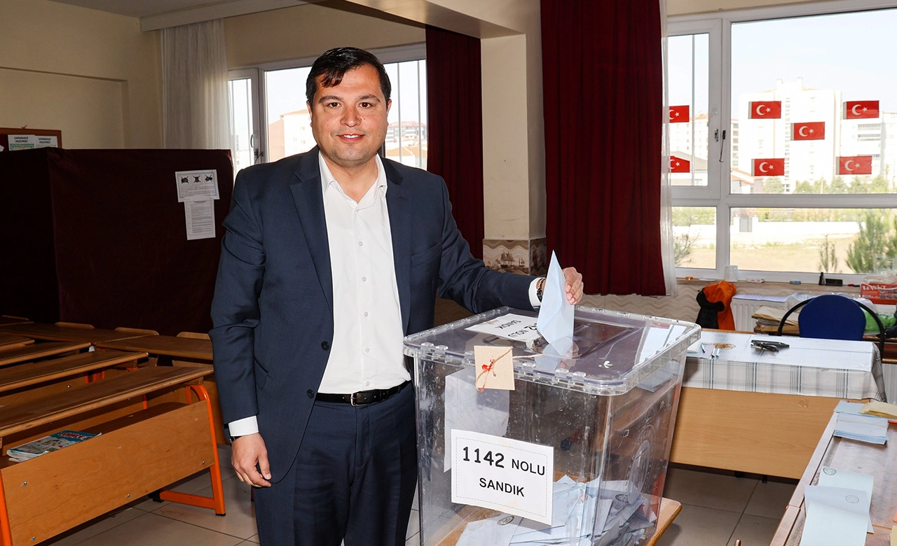 Ak Parti Belediye Başkan Adayı Mehmet Çakın Oyunu Kullandı