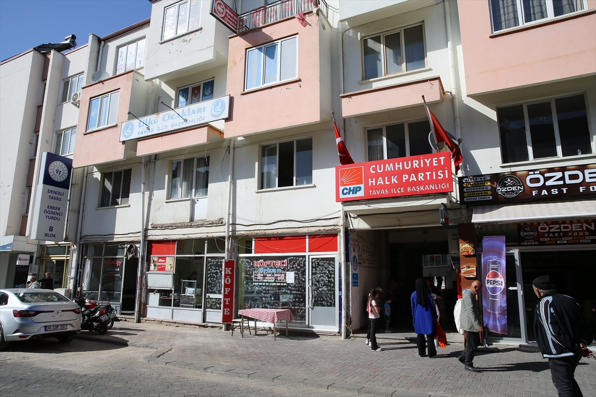 Denizli Tavas'ta CHP binasında balkonun çökmesi sonucu 1 kişi öldü, 17 kişi yaralandı