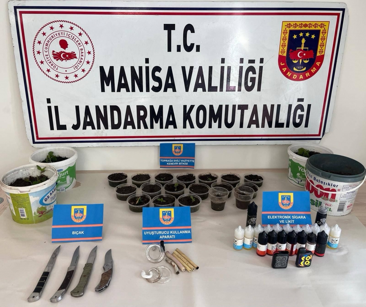 Salihli'de evinde uyuşturucu yetiştiren kişi gözaltına alındı
