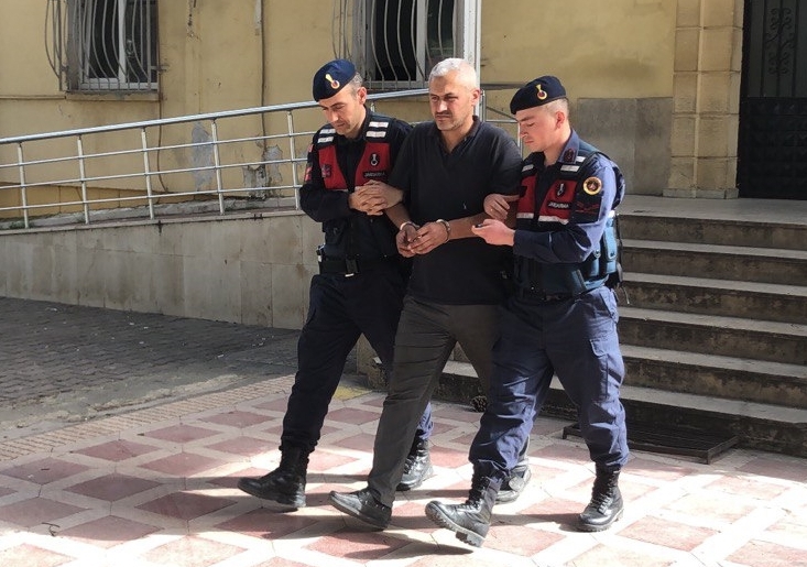 Aydın'da otoyolda ölü bulunan kadına çarptığı belirlenen kamyon sürücüsü tutuklandı
