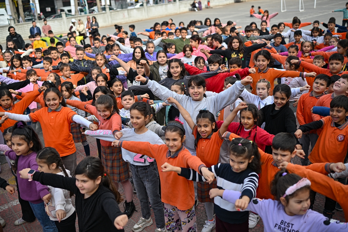 Öğrencilerin derse geç kalma alışkanlığı zumbayla çözüldü