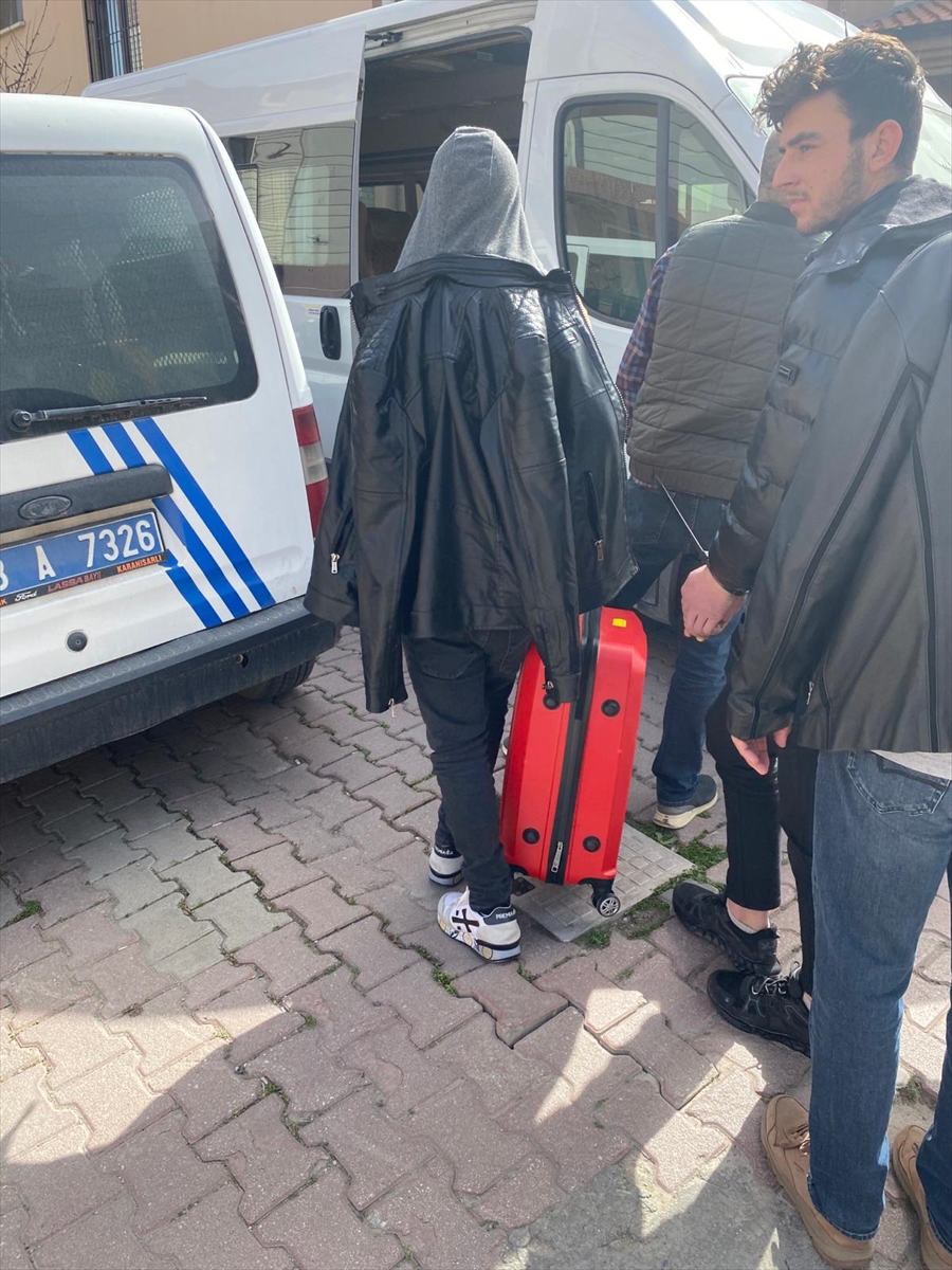 Afyonkarahisar'da 8 düzensiz göçmen yakalandı