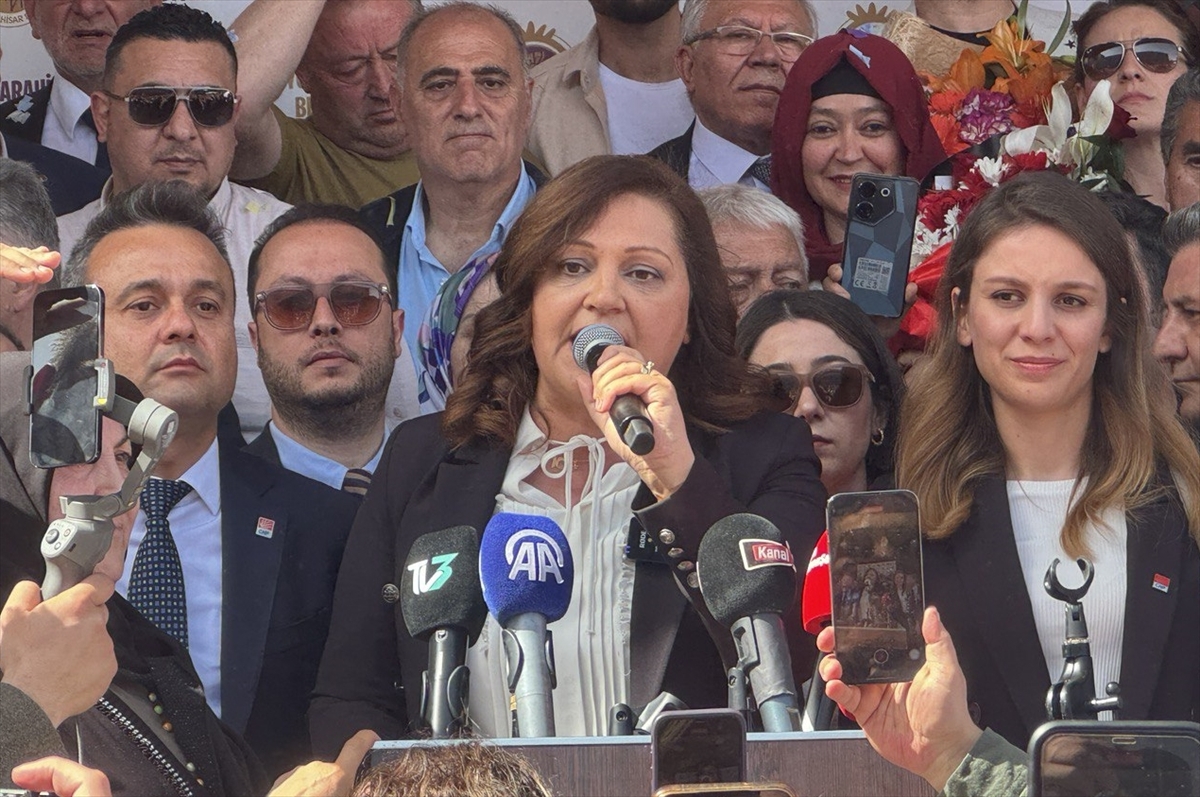 Afyonkarahisar Belediye Başkanı Burcu Köksal mazbatasını aldı