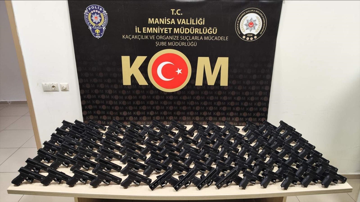 Manisa'da 100 tabancayla yakalanan 2 kişi tutuklandı