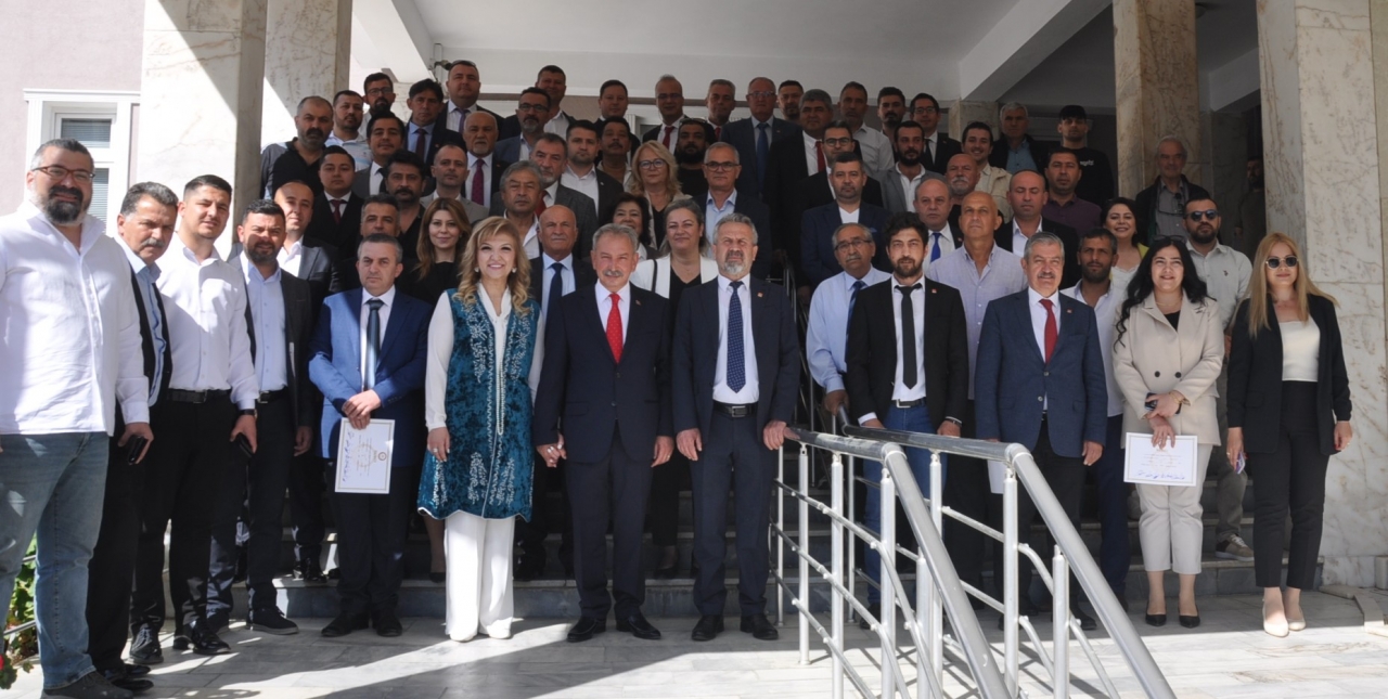 Salihli Belediye Başkanı Mazlum Nurlu, mazbatasını aldı