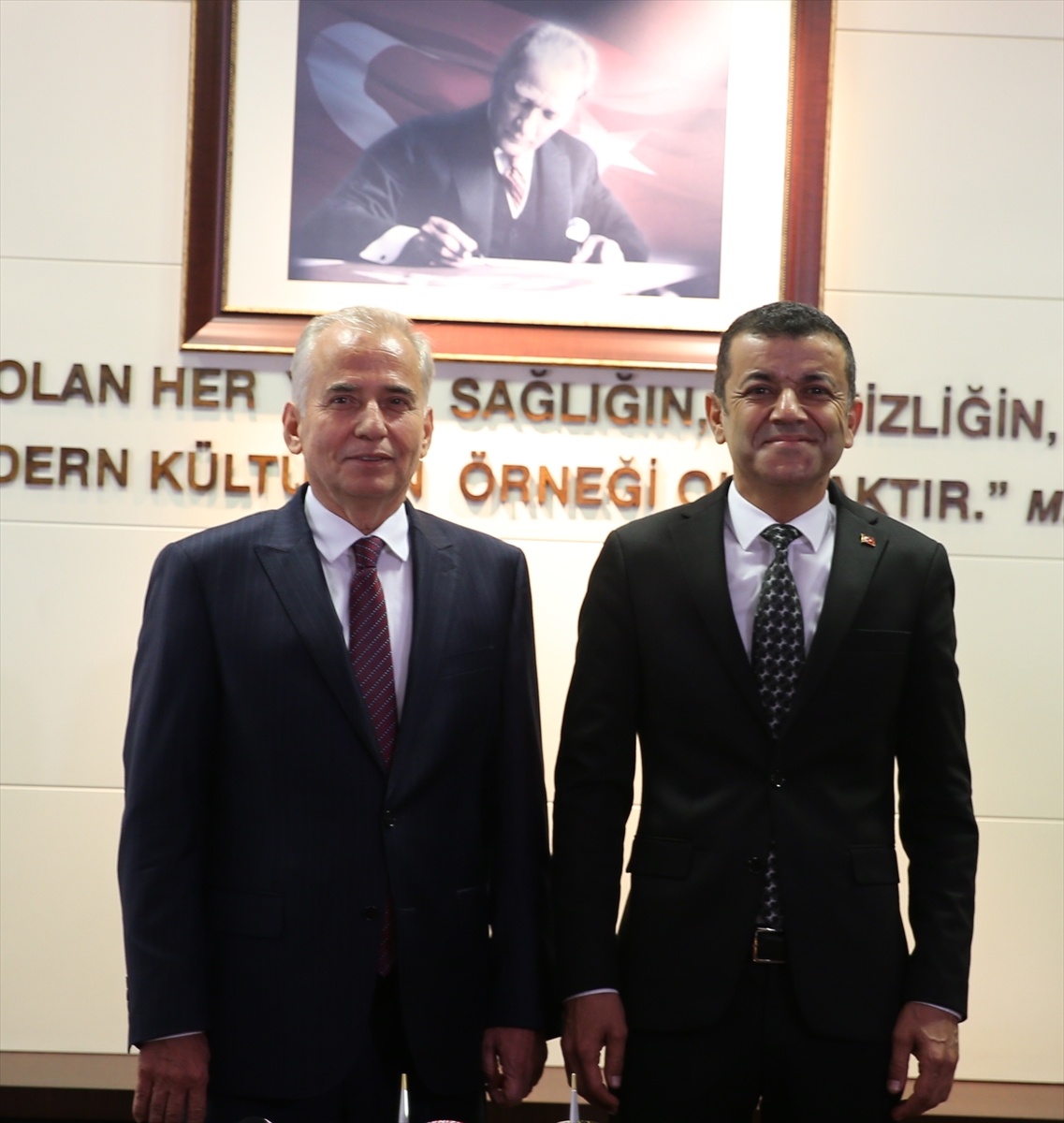 Denizli Büyükşehir Belediye Başkanı seçilen Çavuşoğlu görevi devraldı