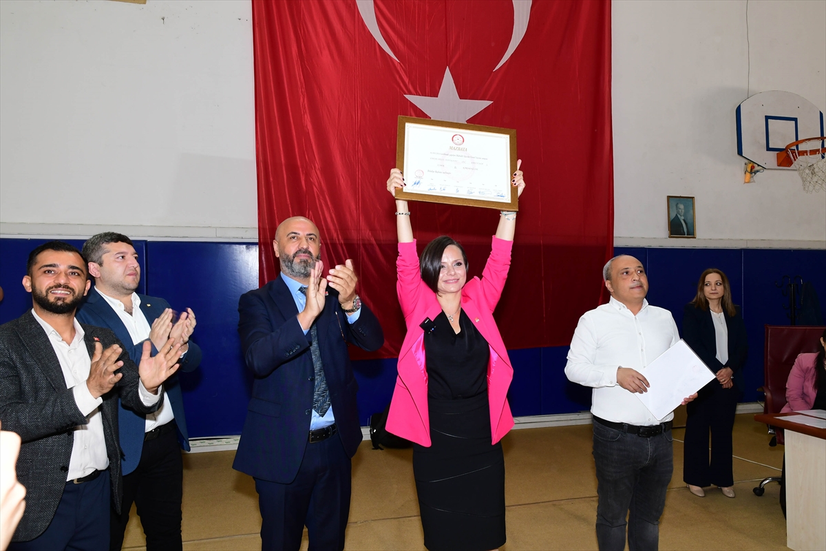 Bayraklı ve Karabağlar Belediye başkanları mazbatalarını aldı