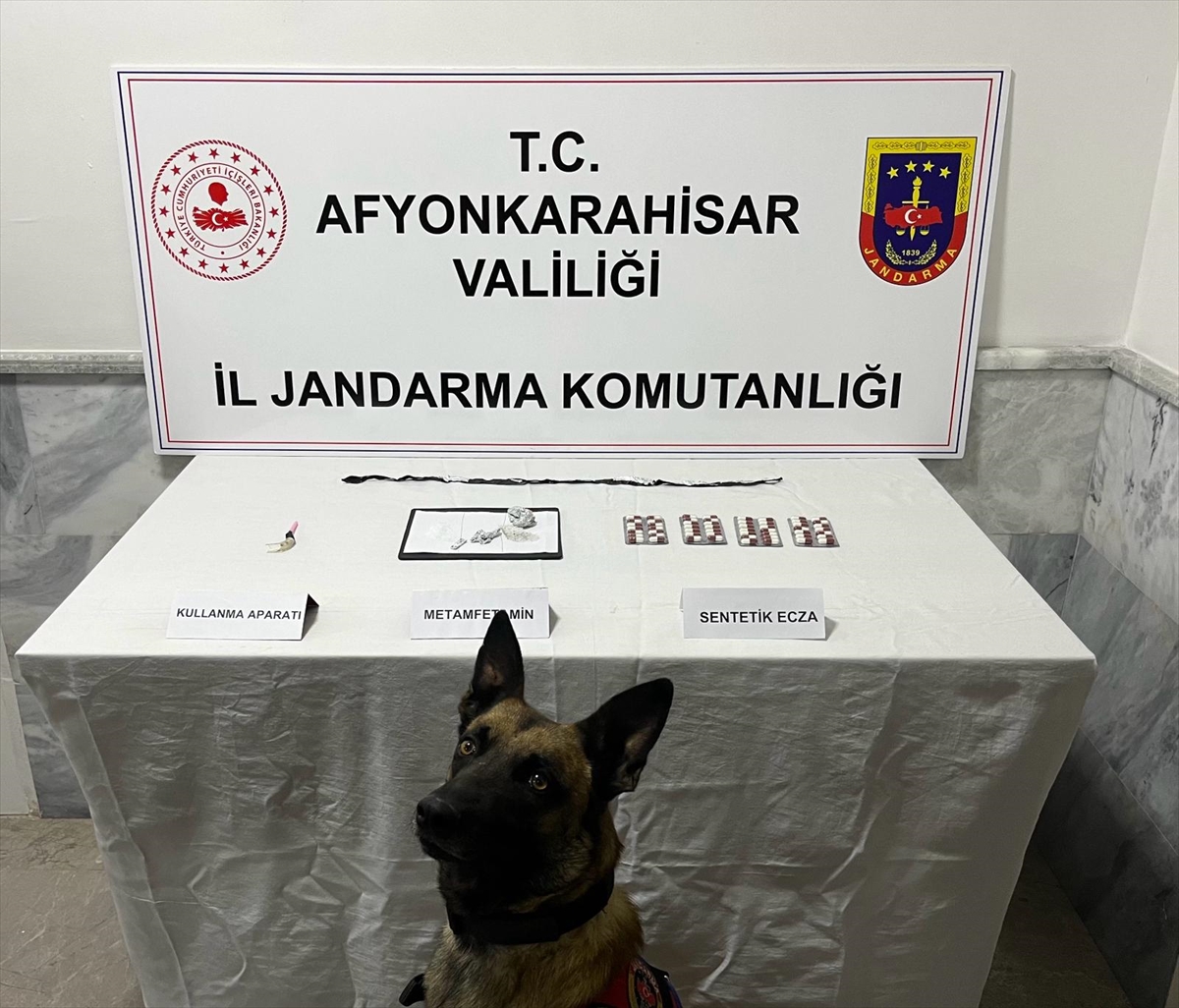 Afyonkarahisar'da uyuşturucu operasyonunda 2 şüpheli yakalandı