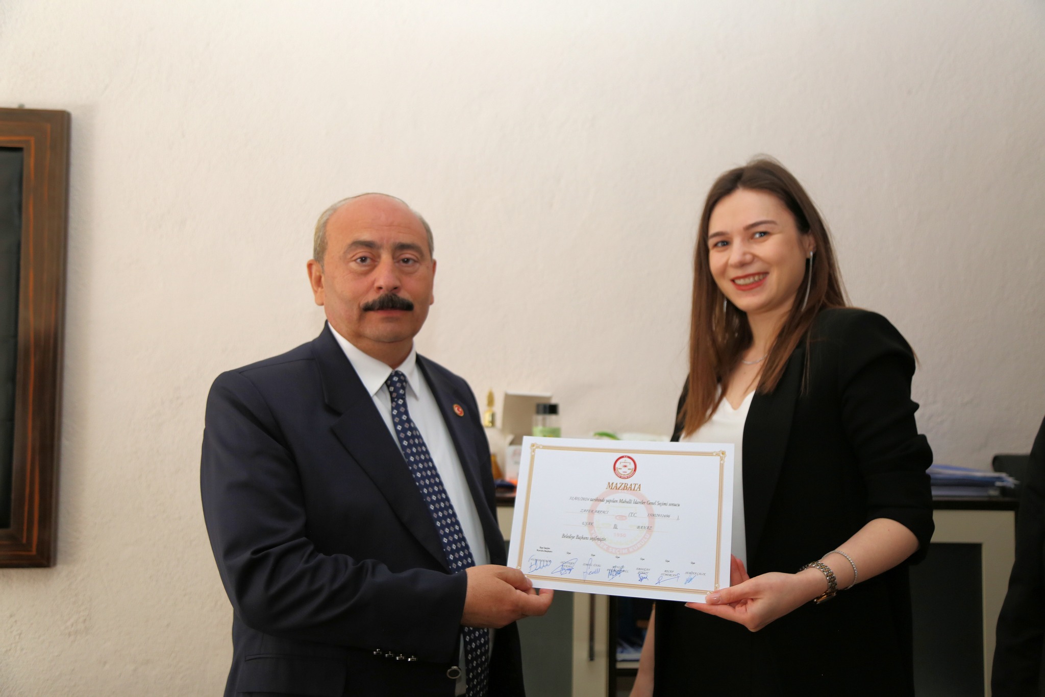 Banaz’ın Bağımsız Belediye Başkanı Arpacı Mazbatasını Aldı