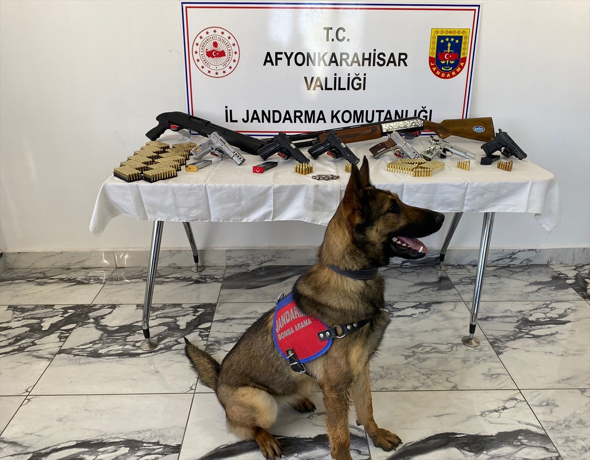 Afyonkarahisar'da havaya ateş eden 6 şüpheli yakalandı